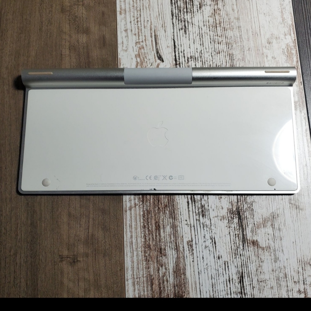 Apple Bluetooth Magic Keyboard - Picture 2 of 4